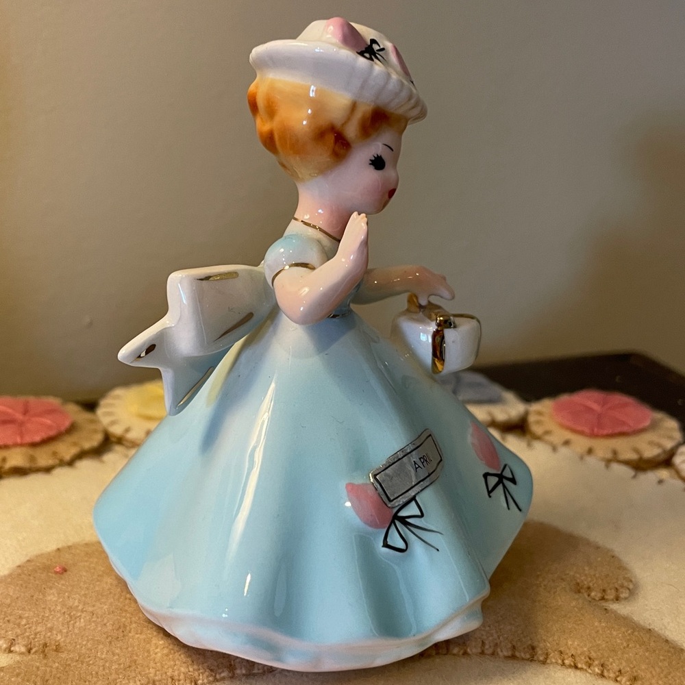 Vintage Josef Originals APRIL Doll of the Month Figurine - Picture 4 of 11